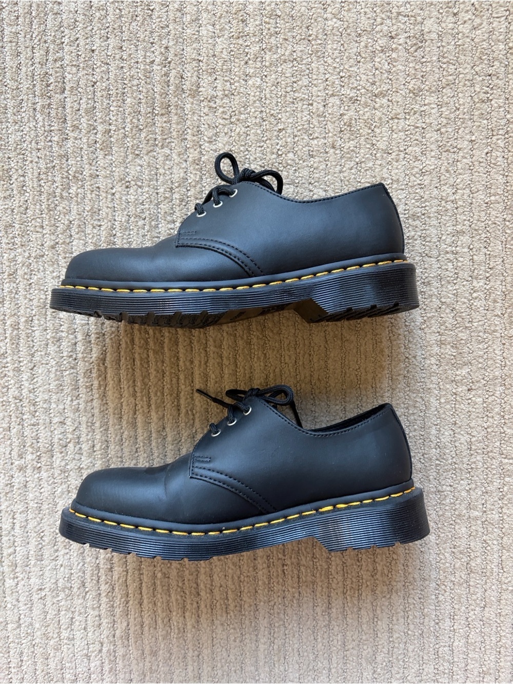 Dr. Martens Women’s Leather Lace-Up Shoes, Black, size 7 - Picture 2 of 7